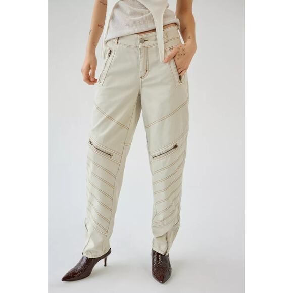 Urban Outfitters BDG Low Rise Tapered Moto Jean Size 24 Ivory Taper Wide Leg - Picture 1 of 7